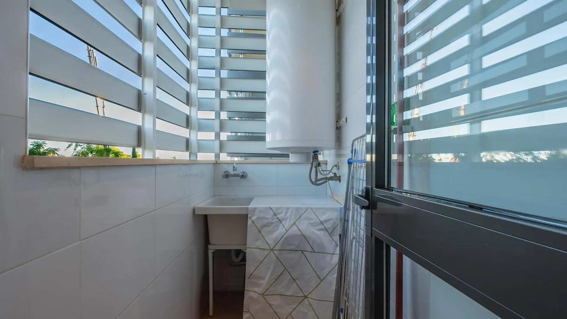 Luxury Escape - Los Flamingos Golf Retreat Estepona Apartment