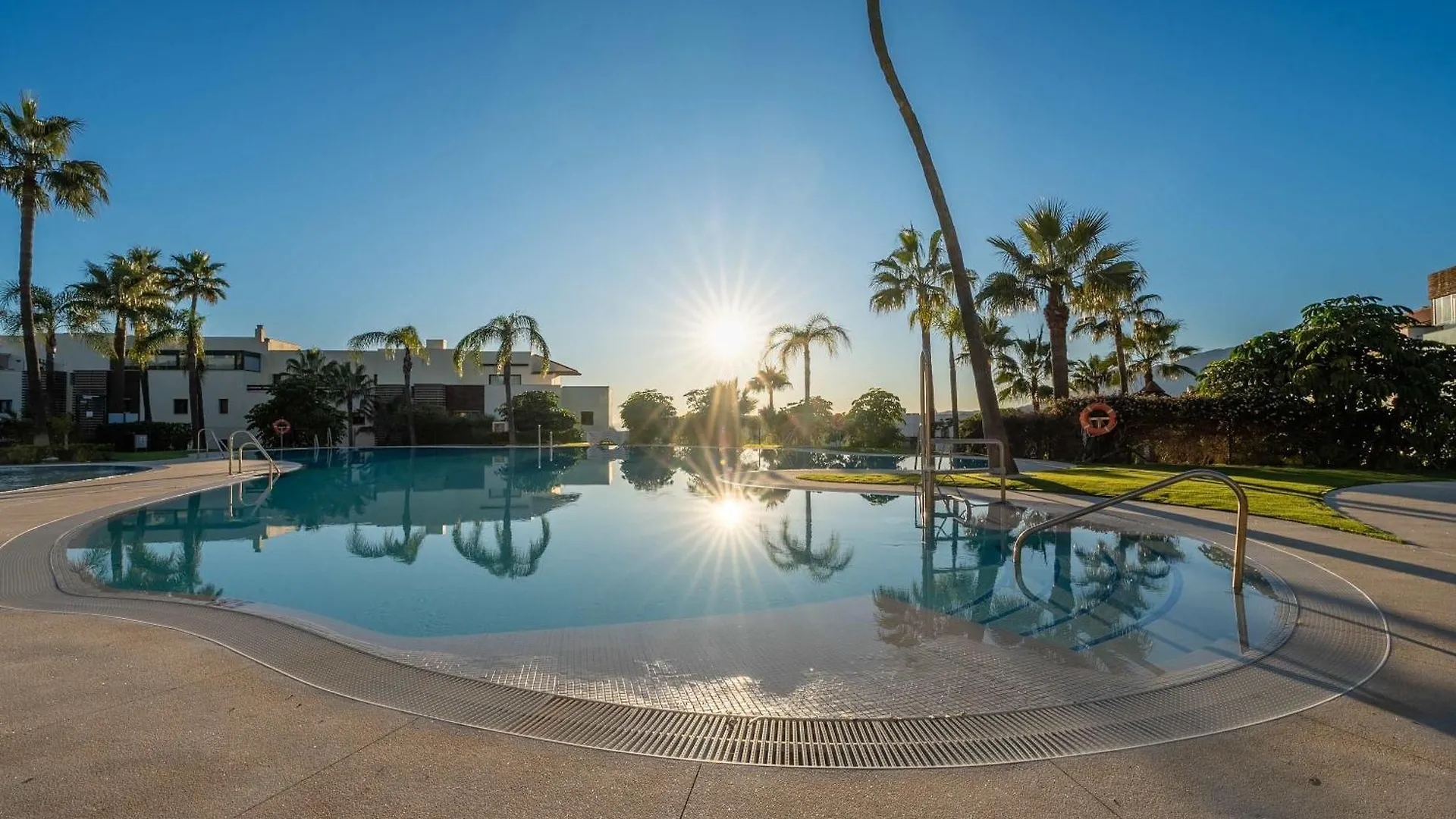Luxury Escape - Los Flamingos Golf Retreat Estepona