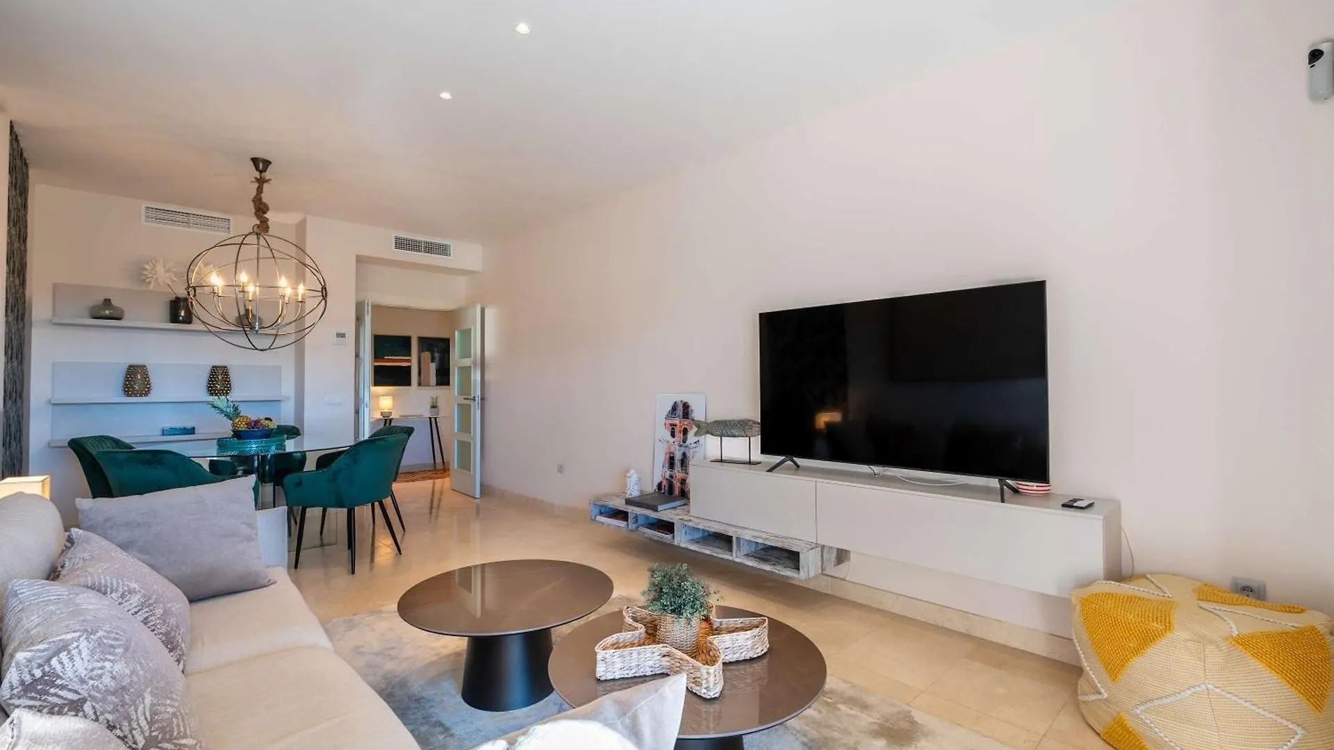 Apartment Luxury Escape - Los Flamingos Golf Retreat Estepona