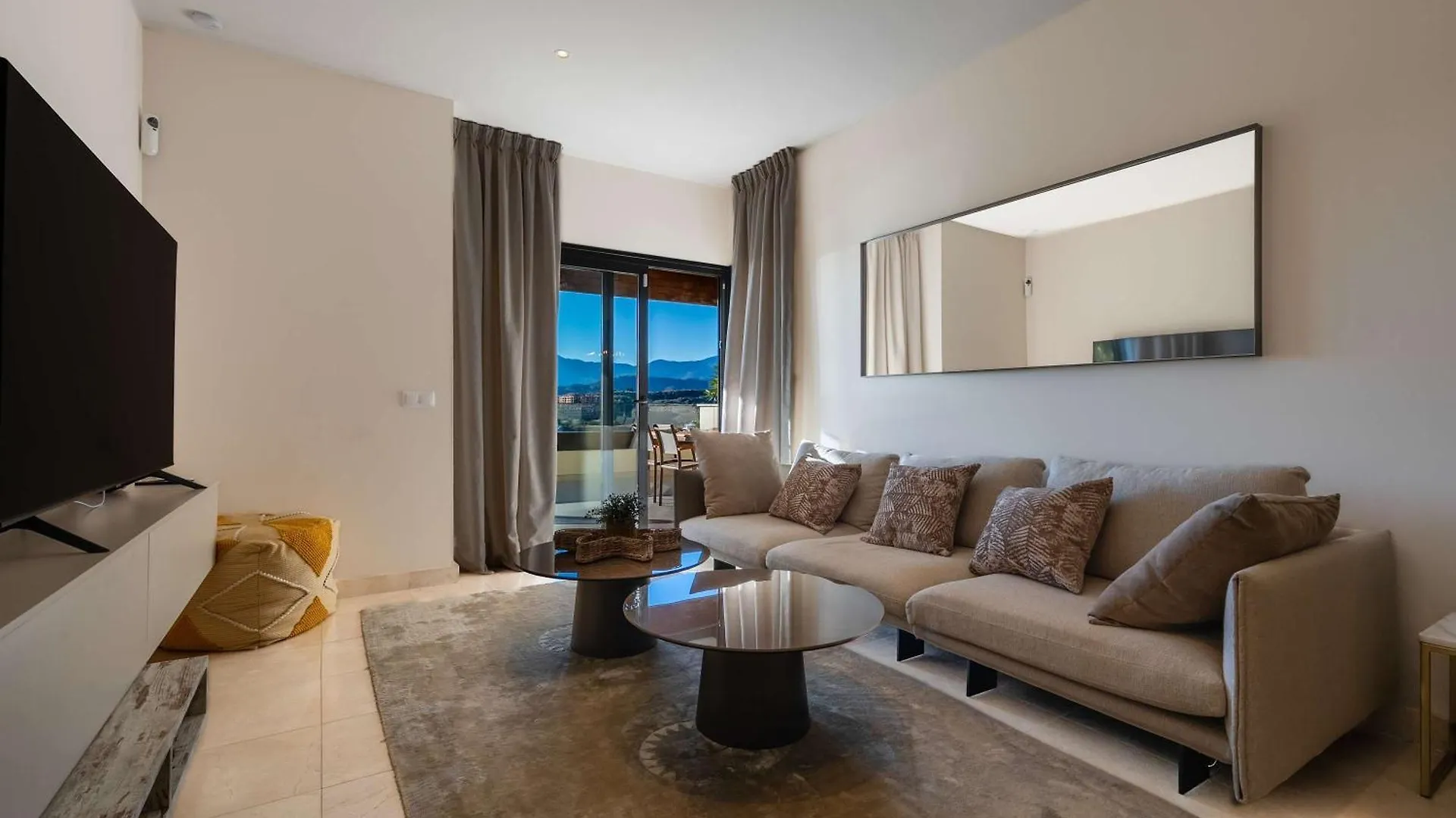 Luxury Escape - Los Flamingos Golf Retreat Estepona