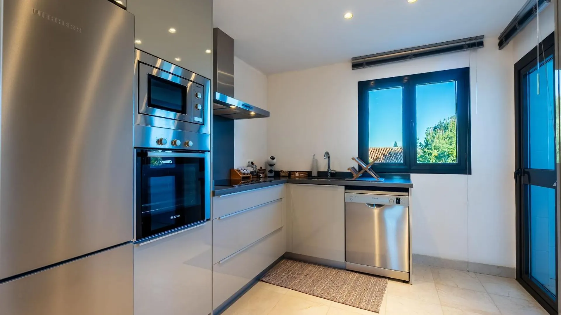 Luxury Escape - Los Flamingos Golf Retreat Estepona Apartment