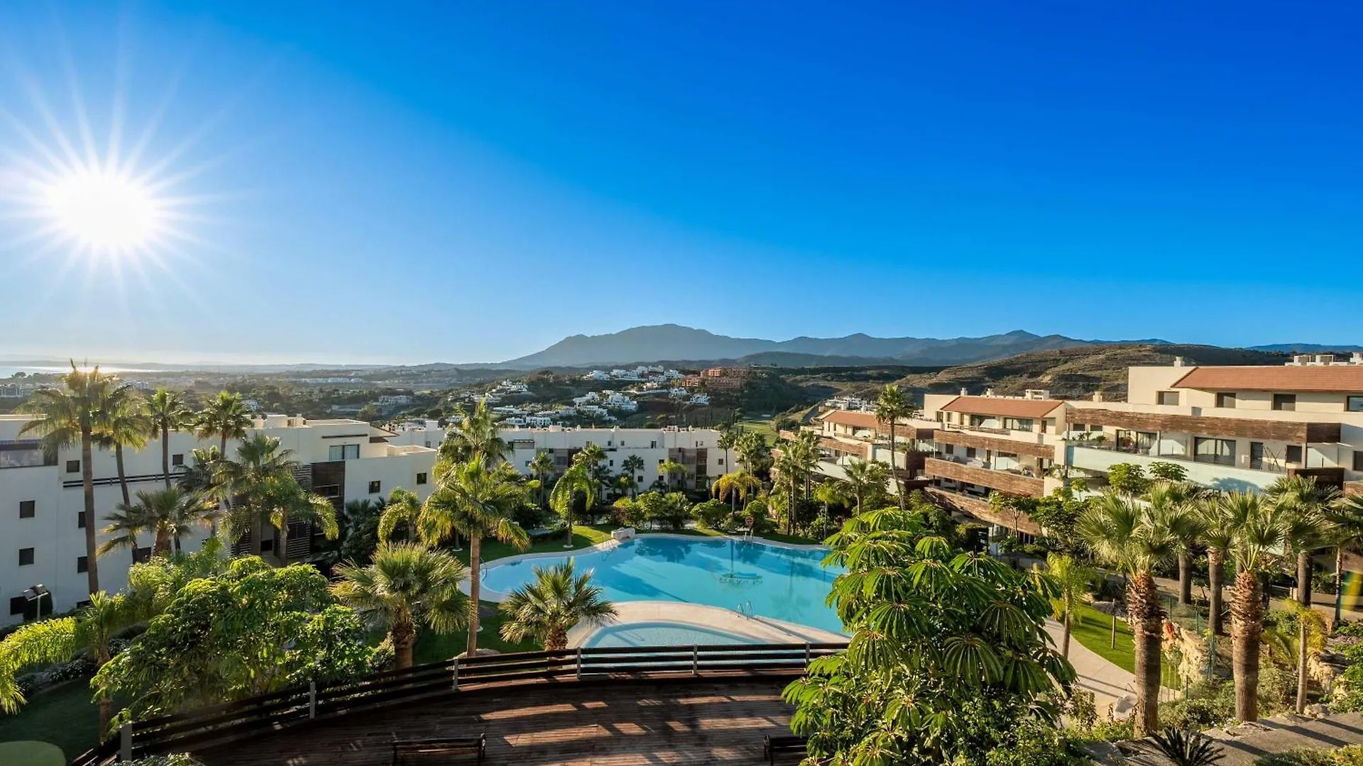 Luxury Escape - Los Flamingos Golf Retreat Estepona Apartment
