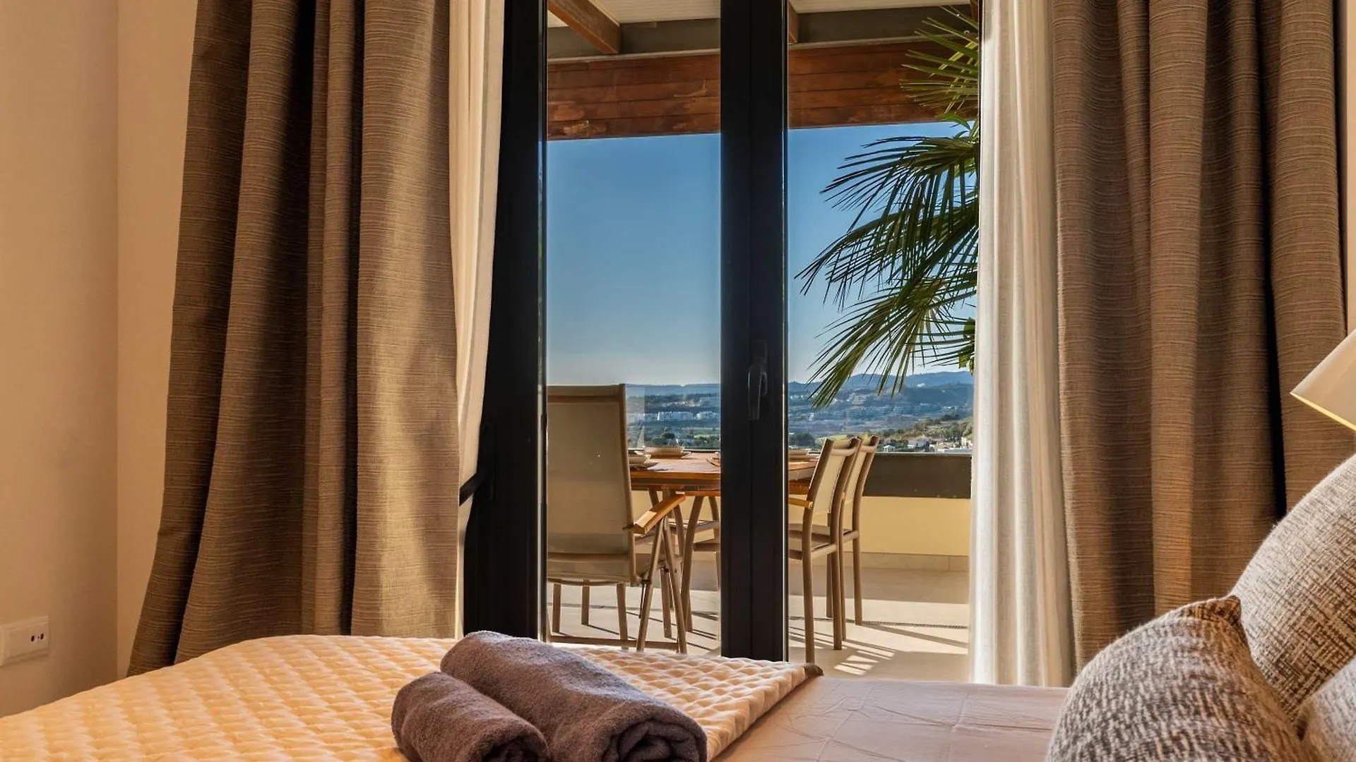 Apartment Luxury Escape - Los Flamingos Golf Retreat Estepona Spain