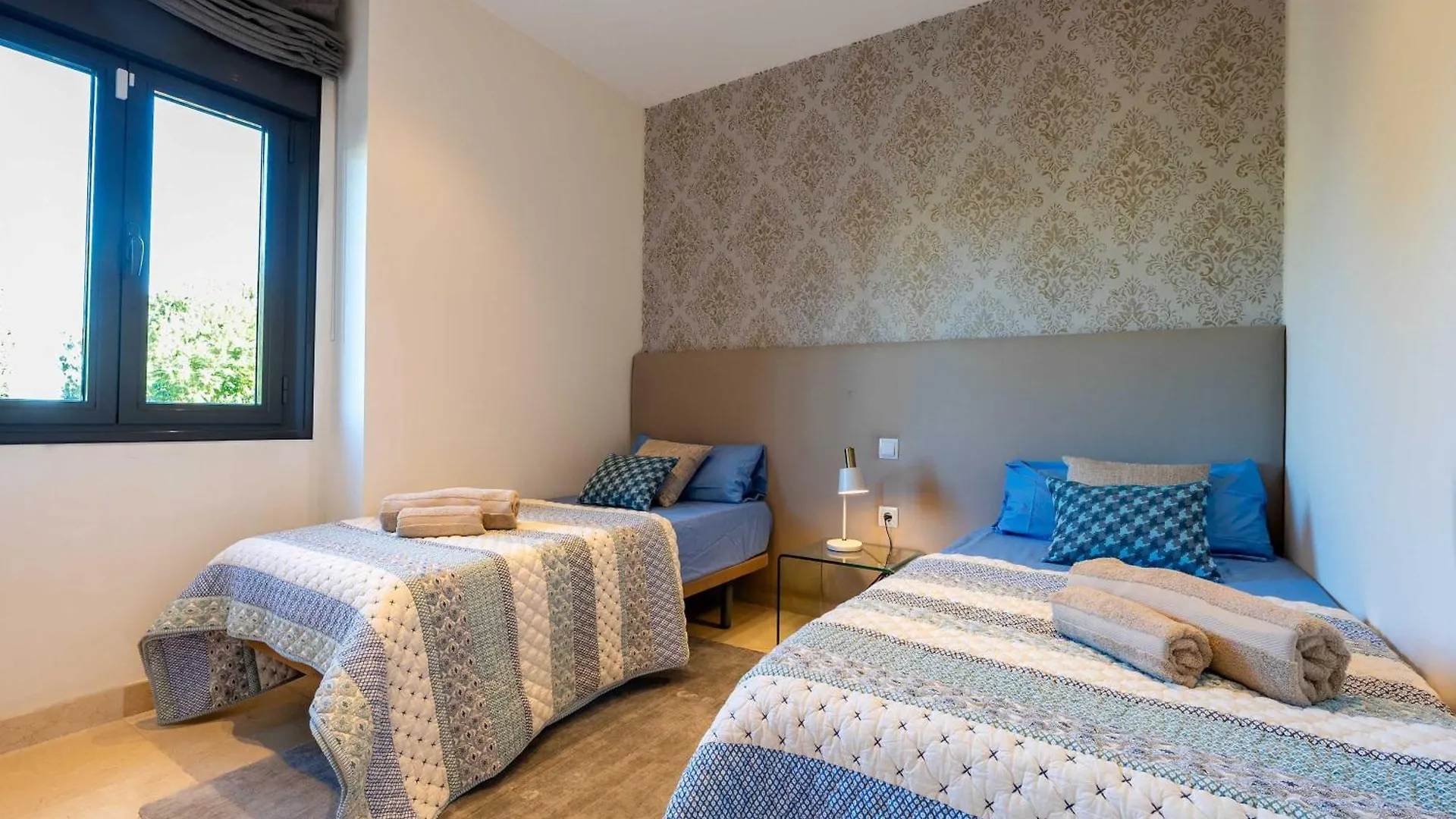 Apartment Luxury Escape - Los Flamingos Golf Retreat Estepona Spain